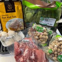 可能是香菇、豆腐、麵和文字的圖像