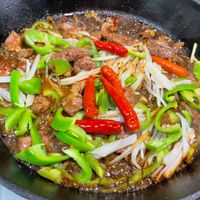 可能是快炒和肉排的圖像