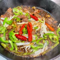 可能是快炒和肉排的圖像