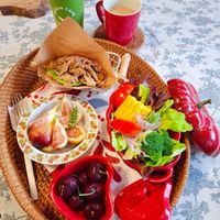 可能是蘋果和顯示的文字是「 OCEAN CAFE CAFS ンン」的圖像