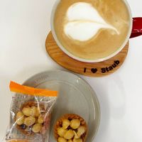 可能是咖啡、紅心、咖啡杯、燕麥餅乾和顯示的文字是「 STAUB STAUB 6007 CADAMIA MIA Ben C ADA MAC M 」的圖像
