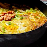 可能是麵、炒飯、義大利麵、豆腐、西班牙大鍋飯、拉麵和炒麵的圖像