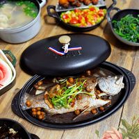 可能是火鍋、豆腐和顯示的文字是「 El STAUS 1EP SIA STAUD 」的圖像