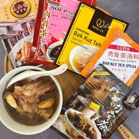 可能是火鍋、豆腐、香菇、拉麵和文字的圖像