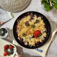 可能是顯示的文字是「 d ddda 6 STAUB UB M 老 STAUB 」的圖像
