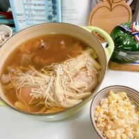 可能是麵、拉麵和文字的圖像
