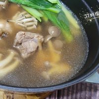 可能是火鍋、拉麵和顯示的文字是「修」的圖像