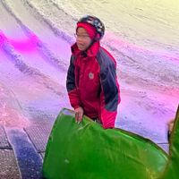 可能是 1 人和滑雪坡的圖像
