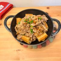 可能是義大利麵、豆腐和文字的圖像