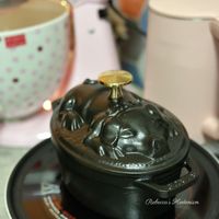 可能是泡茶器、鬆餅機和文字的圖像