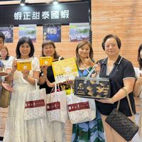 可能是 6 個人和文字的圖像