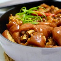 可能是香菇、豆腐和燉小牛膝的圖像