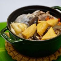 可能是火鍋、香菇、豆腐和粥的圖像