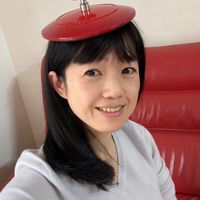 可能是 1 人、帽子和顯示的文字是「 10:40 2022.1 2022.11.05 11.05 今日水印 水印 真实时间 美民的间 一相机 防伪 E3KX6D1RUHP24N 24N 」的圖像
