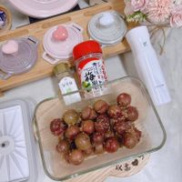 可能是泡茶器、龍眼和文字的圖像