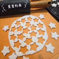 可能是食物和顯示的文字是「 CRAIR/ 星星粉角 元星星粉角 星星粉角了 岡」的圖像