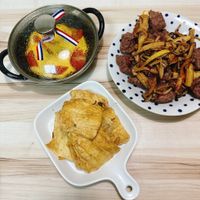 可能是肉排和豆腐的圖像