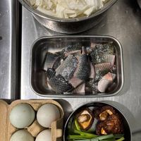 可能是水波蛋、粥和鯷魚的圖像
