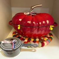 可能是顯示的文字是「 JREW queas 5 110539 030 STAUB 」的圖像