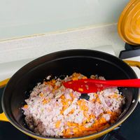 可能是北非小米飯、印度香料飯和炒飯的圖像