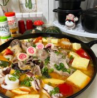 可能是拉麵、麵、火鍋和豆腐的圖像