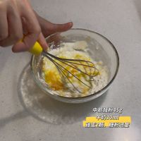 可能是蛋糕、蛋黃和文字的圖像