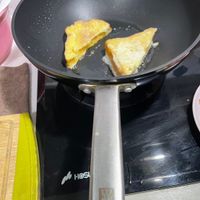 可能是半圓形餡餅和豆腐的圖像