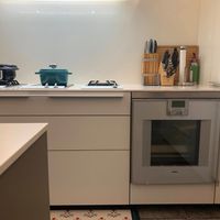 可能是抽油煙機和室內的圖像
