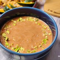 可能是甜點和顯示的文字是「 Staub StiseChang Elise Chang 」的圖像