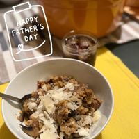 可能是香菇、義大利麵和顯示的文字是「 HAPPY FATHER'S DAY 」的圖像