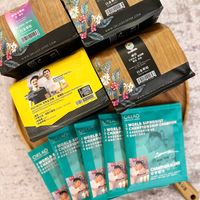 可能是 4 個人、茶、燕麥餅乾和文字的圖像