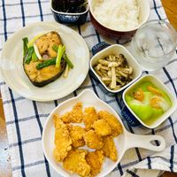 可能是豆腐、炸丸子和文字的圖像