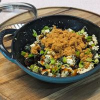 可能是豆煮玉米、北非小米飯、燉小牛膝、西班牙大鍋飯和炒飯的圖像