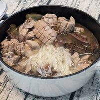 可能是火鍋、麵和拉麵的圖像