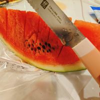 可能是西瓜和刀的圖像