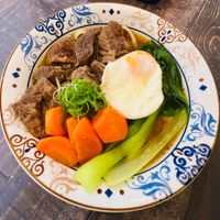 可能是水波蛋、拉麵和文字的圖像