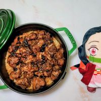 可能是燕麥餅乾和顯示的文字是「 B 5 STAUB STAUB 」的圖像