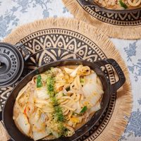 可能是拉麵、炒麵、火鍋、麵、豆腐和顯示的文字是「 배 3A E 特 楊太太廚房烘焙筆記」的圖像