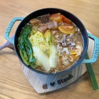 可能是拉麵、粥、火鍋和文字的圖像
