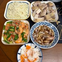 可能是火鍋和麵的圖像