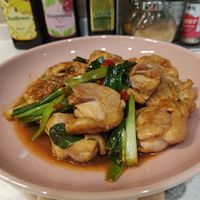可能是燉小牛膝和文字的圖像