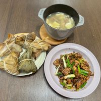 可能是拉麵、火鍋、豆腐和香菇的圖像
