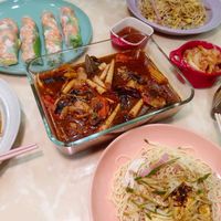 可能是壽司和麵的圖像