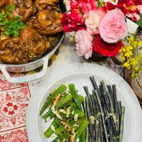 可能是燉小牛膝和文字的圖像