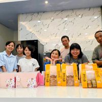 可能是 7 個人、醫院和文字的圖像