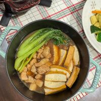 可能是火鍋、豆腐和拉麵的圖像