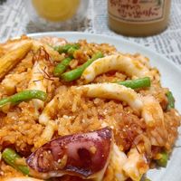 可能是炒麵、炒飯和文字的圖像