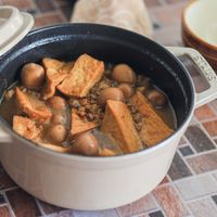 可能是豆腐、香菇和火鍋的圖像