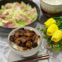 可能是豆腐、麵、香菇、粥和文字的圖像
