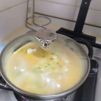 可能是水波蛋、拉麵、義大利麵、豆腐和粥的圖像